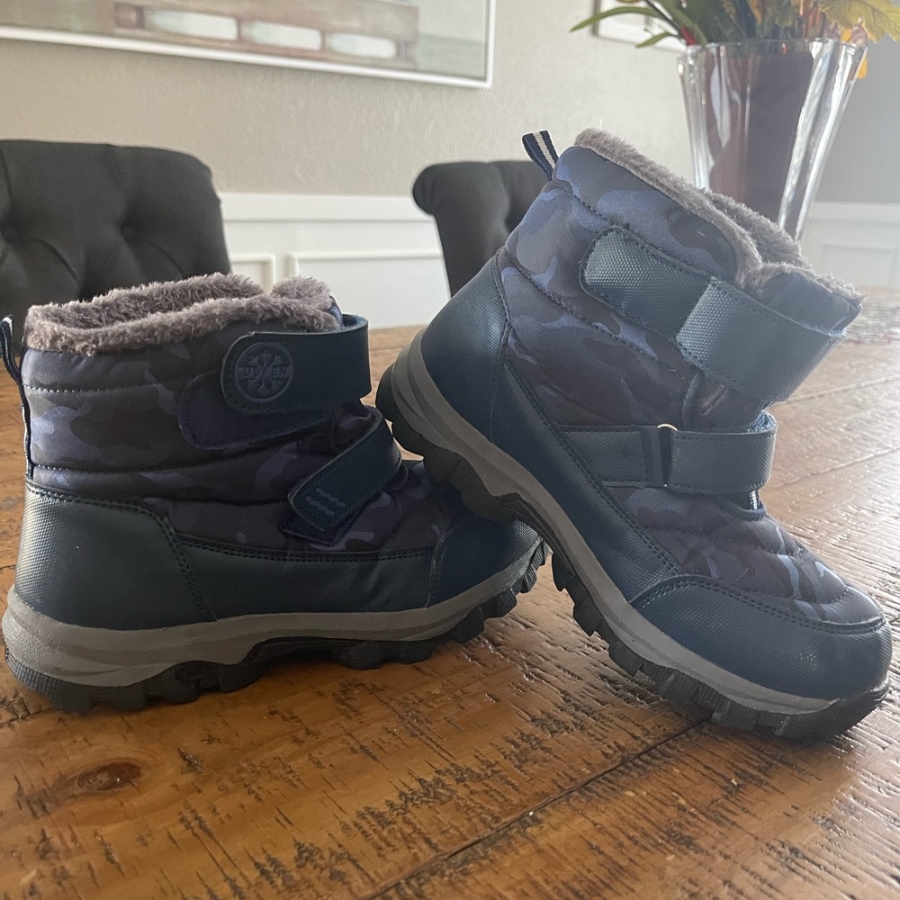 Youth Winter Snow Boots size 3